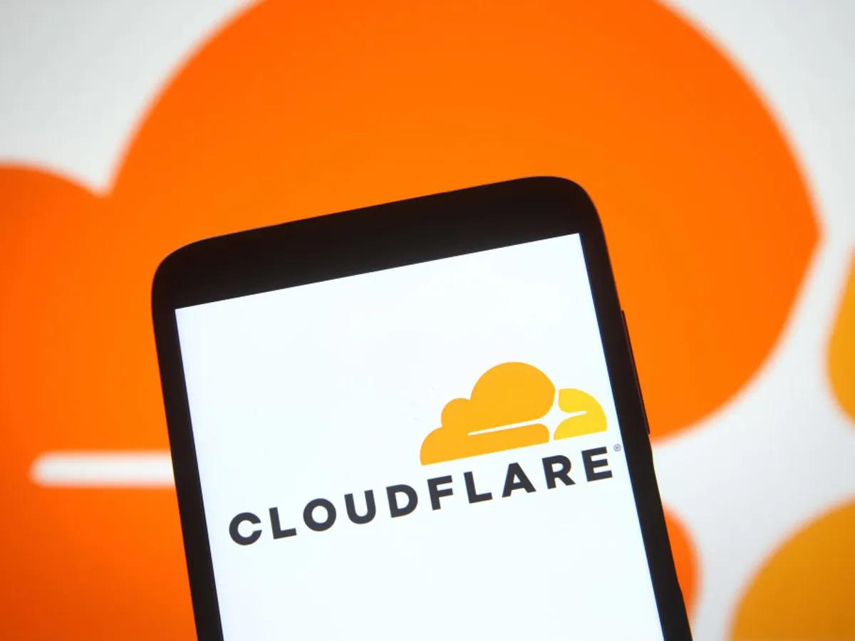 Cloudflare server outage affecting major internet services